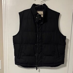 St. John's Bay Men's Dark Vest Black